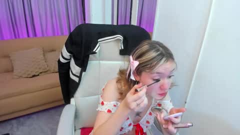 lucia_copper online show from November 17, 2025, 12:33 pm