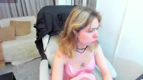 lucia_copper online show from December 15, 2025, 11:58 am