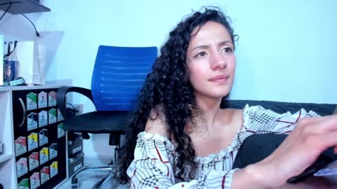 Snapshot of lucia_fuster chatting on January 13, 2025, 2:07 am Lucia online show from January 13, 2025, 2:07 am