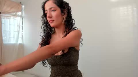 Lucia online show from February 4, 2026, 10:36 pm