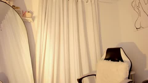 Snapshot of lucia_lee_ chatting on January 7, 2025, 6:14 pm Lucia online show from January 7, 2025, 6:14 pm