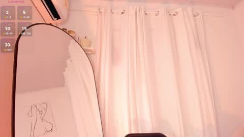 Snapshot of lucia_lee_ chatting on January 29, 2025, 12:33 am Lucia online show from January 29, 2025, 12:33 am