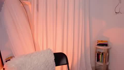 Snapshot of lucia_lee_ chatting on February 1, 2025, 9:51 pm Lucia online show from February 1, 2025, 9:51 pm