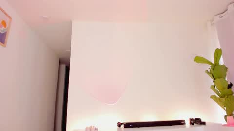 Snapshot of lucia_lee_ chatting on October 12, 2025, 5:01 pm Lucia online show from October 12, 2025, 5:01 pm