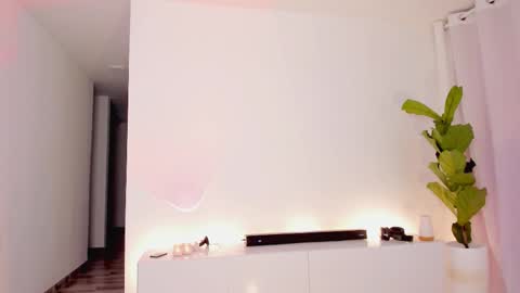 Snapshot of lucia_lee_ chatting on October 13, 2025, 6:08 pm Lucia online show from October 13, 2025, 6:08 pm