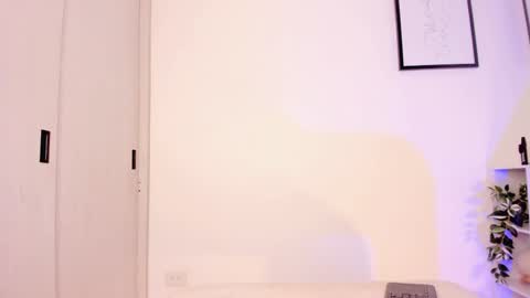 Snapshot of lucia_lee_ chatting on November 21, 2025, 9:24 pm Lucia online show from November 21, 2025, 9:24 pm