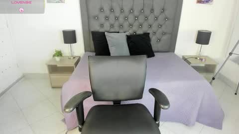 Lucia online show from October 21, 2025, 12:55 am