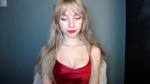 Lucy online show from November 23, 2025, 7:35 pm