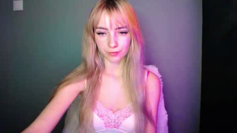 Snapshot of luciacam20 chatting on December 22, 2025, 7:49 am Lucy online show from December 22, 2025, 7:49 am