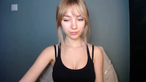 Snapshot of luciacam20 chatting on February 9, 2026, 7:45 am Lucy online show from February 9, 2026, 7:45 am