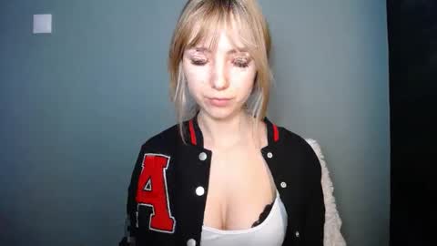 Snapshot of luciacam20 chatting on February 12, 2026, 7:47 am Lucy online show from February 12, 2026, 7:47 am