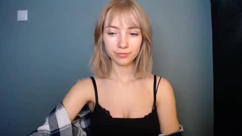 Snapshot of luciacam20 chatting on February 15, 2026, 1:20 pm Lucy online show from February 15, 2026, 1:20 pm