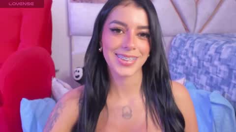 LuciaJhonnes online show from September 30, 2025, 1:21 am