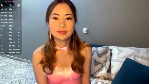 Snapshot of lucialostroh chatting on January 12, 2026, 10:20 am Kira online show from January 12, 2026, 10:20 am