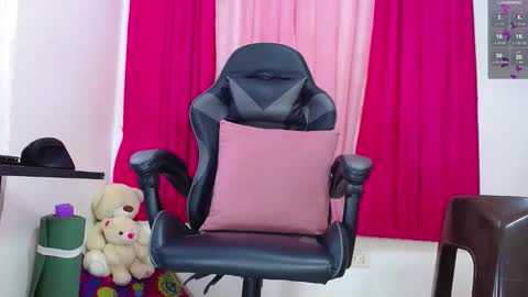 luciana0326 online show from December 2, 2025, 8:59 pm