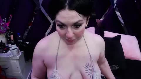 Luci online show from October 15, 2025, 8:42 pm