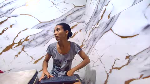 Luciana online show from June 2, 2026, 8:22 pm