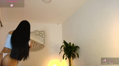 Snapshot of luciana_glow chatting on April 25, 2026, 6:05 am luciana_glow online show from April 25, 2026, 6:05 am