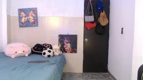 luciana online show from April 17, 2026, 4:26 am