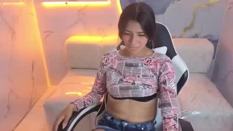 Snapshot of luciana_tp chatting on September 25, 2025, 1:04 pm Lucy online show from September 25, 2025, 1:04 pm