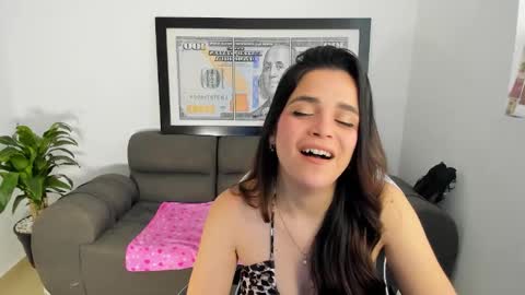 Snapshot of lucianamoreau_ chatting on March 4, 2026, 9:10 pm Luciana M online show from March 4, 2026, 9:10 pm