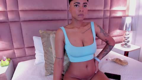  lucia wallace  online show from March 8, 2025, 11:18 pm