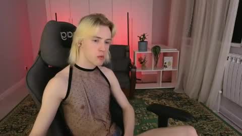 Angelok online show from May 5, 2026, 1:19 pm