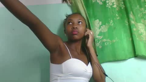 lucie196645 online show from May 7, 2026, 6:52 am