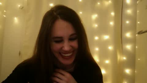 Snapshot of luciemack chatting on March 3, 2026, 7:42 pm LucieMack online show from March 3, 2026, 7:42 pm
