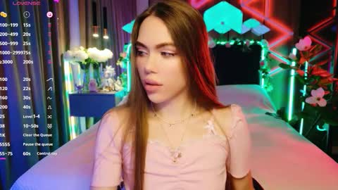 MimiFors online show from October 14, 2025, 4:52 pm