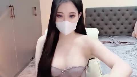 lucii04 online show from November 27, 2025, 1:13 pm