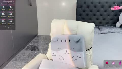 lucii04 online show from July 3, 2026, 8:48 pm