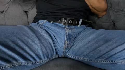 Snapshot of lucii_fer_ chatting on February 17, 2025, 5:32 pm Leo online show from February 17, 2025, 5:32 pm