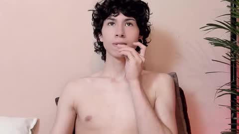 Snapshot of lucke_noor chatting on February 24, 2025, 4:58 pm Noor online show from February 24, 2025, 4:58 pm