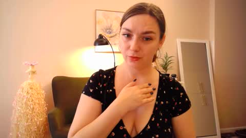 lucky_foryou_baby online show from January 2, 2025, 9:43 am