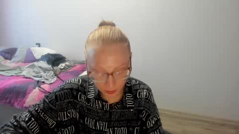 Snapshot of lucky_licky20 chatting on December 11, 2024, 3:56 am lucky_licky20 online show from December 11, 2024, 3:56 am