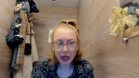 Snapshot of lucky_licky20 chatting on December 16, 2024, 4:13 am lucky_licky20 online show from December 16, 2024, 4:13 am