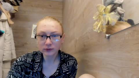 Snapshot of lucky_licky20 chatting on December 19, 2024, 4:23 am lucky_licky20 online show from December 19, 2024, 4:23 am