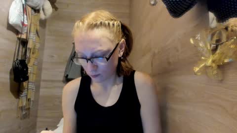 Snapshot of lucky_licky20 chatting on December 22, 2024, 3:44 am lucky_licky20 online show from December 22, 2024, 3:44 am