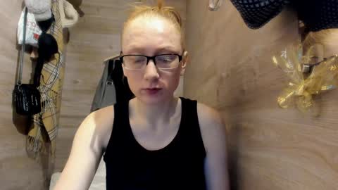 Snapshot of lucky_licky20 chatting on December 23, 2024, 4:01 am lucky_licky20 online show from December 23, 2024, 4:01 am