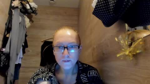 Snapshot of lucky_licky20 chatting on December 27, 2024, 4:15 am lucky_licky20 online show from December 27, 2024, 4:15 am