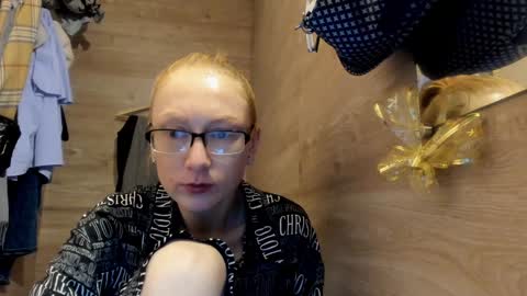 Snapshot of lucky_licky20 chatting on December 29, 2024, 4:16 am lucky_licky20 online show from December 29, 2024, 4:16 am