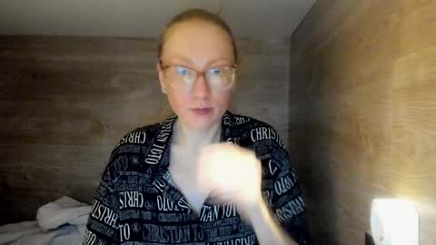 Snapshot of lucky_licky20 chatting on January 16, 2025, 4:07 am lucky_licky20 online show from January 16, 2025, 4:07 am