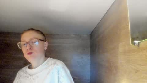 Snapshot of lucky_licky20 chatting on February 4, 2025, 4:15 am lucky_licky20 online show from February 4, 2025, 4:15 am