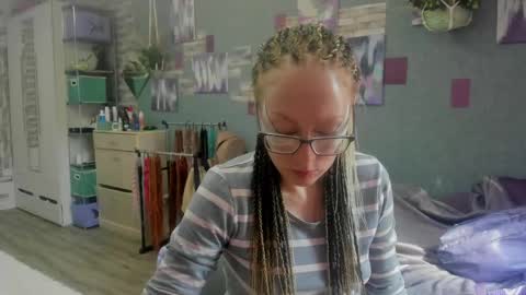 lucky_licky20 online show from May 28, 2026, 2:42 am