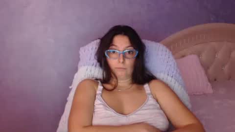 luckylinda23 online show from November 28, 2025, 4:31 pm