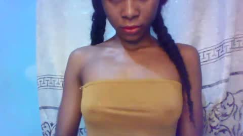 Snapshot of luckymadequeen chatting on January 27, 2025, 4:20 am Gloria online show from January 27, 2025, 4:20 am