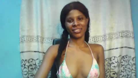 Snapshot of luckymadequeen chatting on February 19, 2025, 11:25 pm Gloria online show from February 19, 2025, 11:25 pm