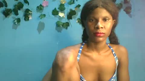 Snapshot of luckymadequeen chatting on November 2, 2025, 1:30 am Gloria online show from November 2, 2025, 1:30 am