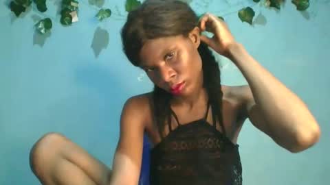 Snapshot of luckymadequeen chatting on November 4, 2025, 12:54 am Gloria online show from November 4, 2025, 12:54 am